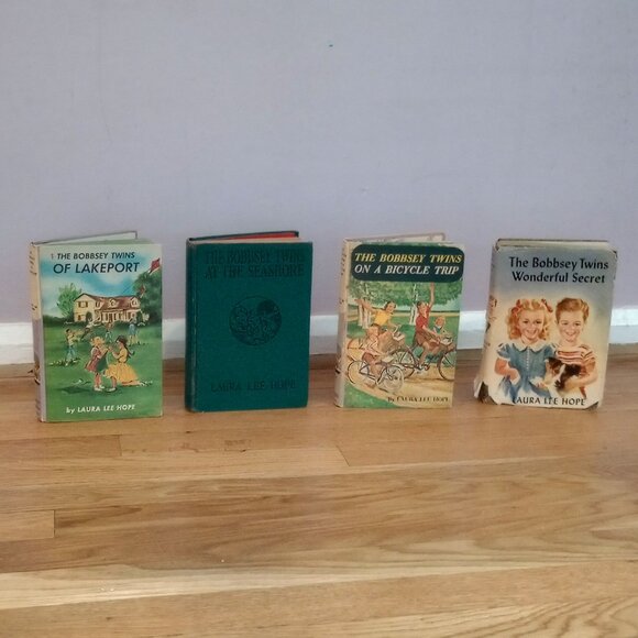 Bundle of 4 Vintage Bobbsey Twins Series books-- by Laura Lee Hope - Picture 2 of 7